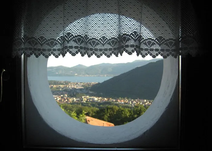 Giardino Sul Lago ベッド・アンド・ブレックファスト ヴェルバーニア
